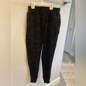Alphalete Athletics Camo Joggers Black Size XS Soft Stretchy Drawstring